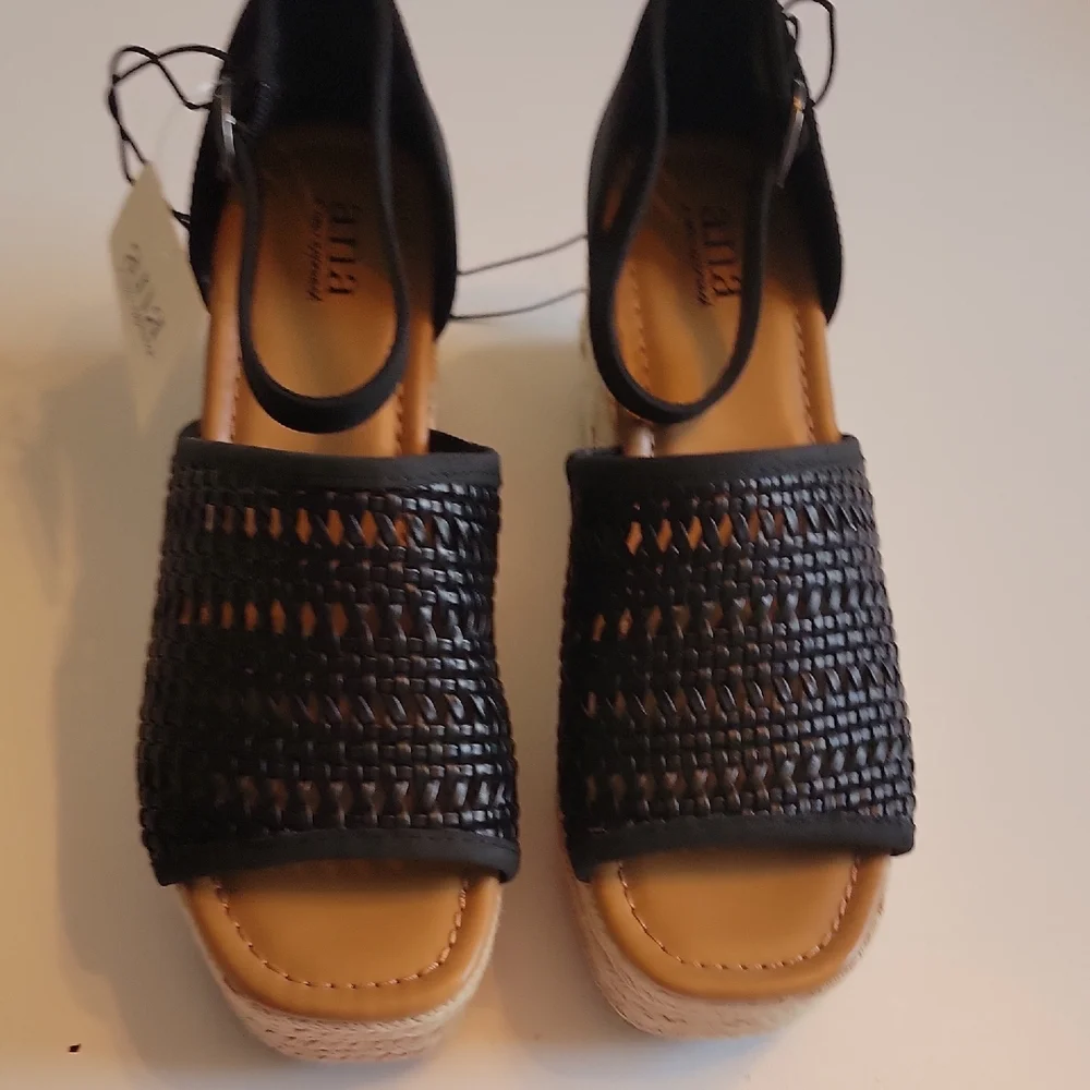 a.n.a Lisa Black Wedge Sandals. 7.5 - Picture 3 of 15